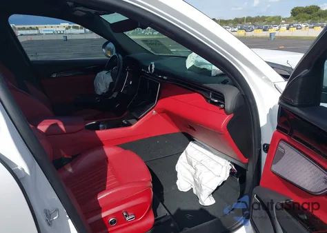 2023 Maserati Grecale Modena z USA, uszkodzony, nr VIN ZN682AVM5P7429147